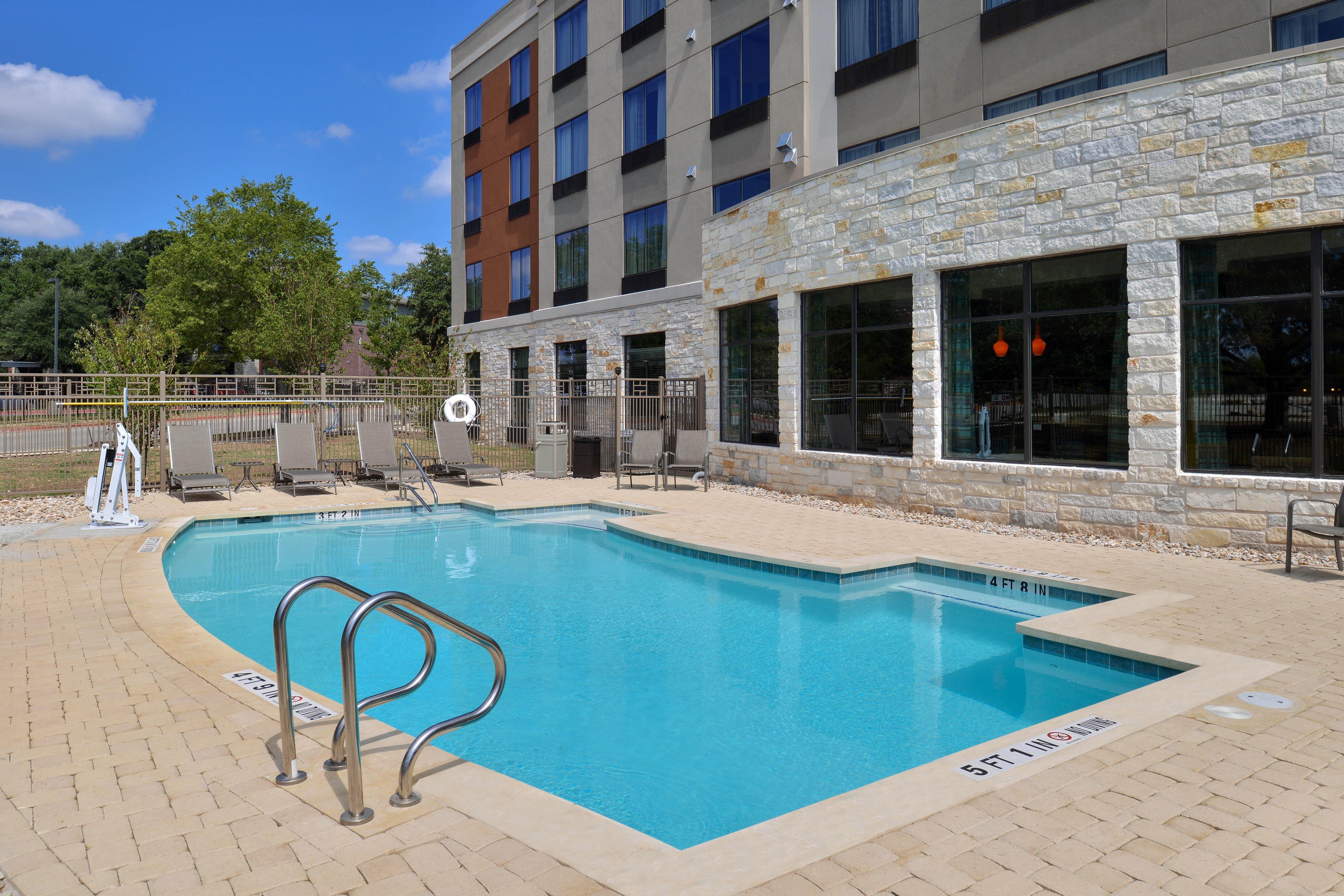 Holiday Inn Express & Suites Austin South By Ihg Exterior foto